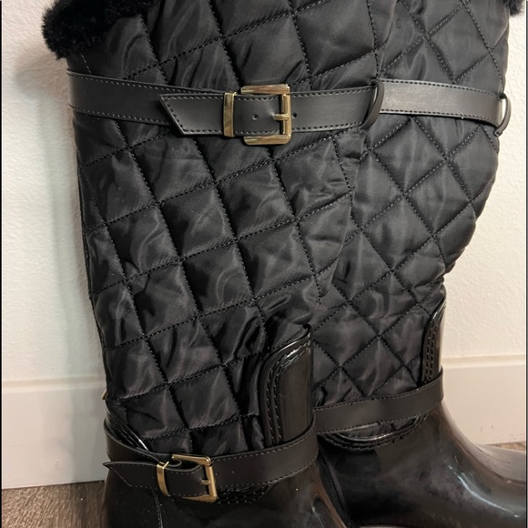 GUESS Women's Quilted Nylon Rainboots - Picture 5 of 8